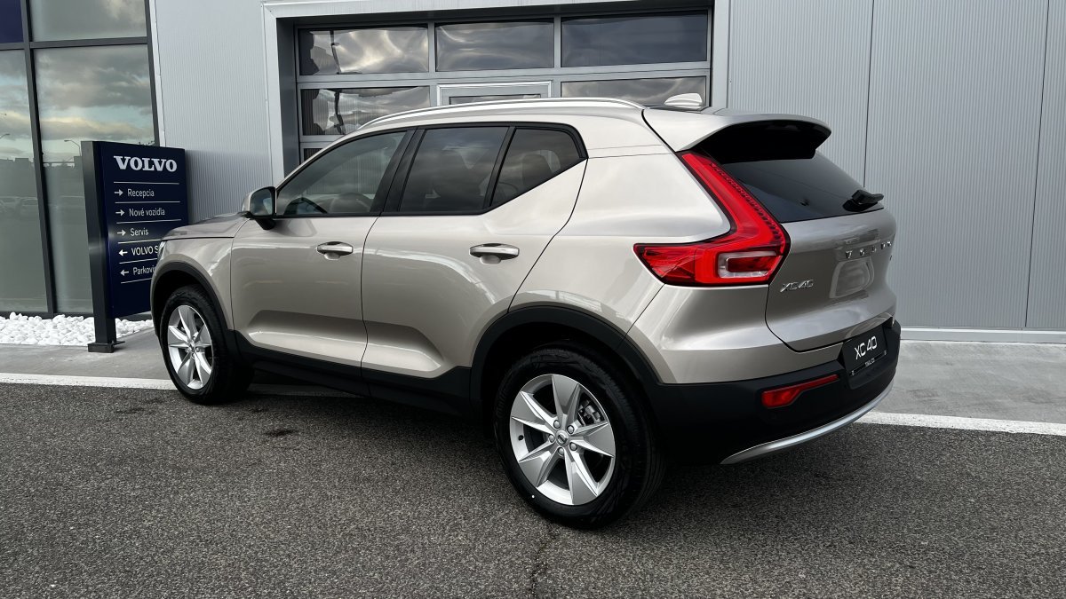 Volvo XC40 B4 Core AT7 AWD DCT 