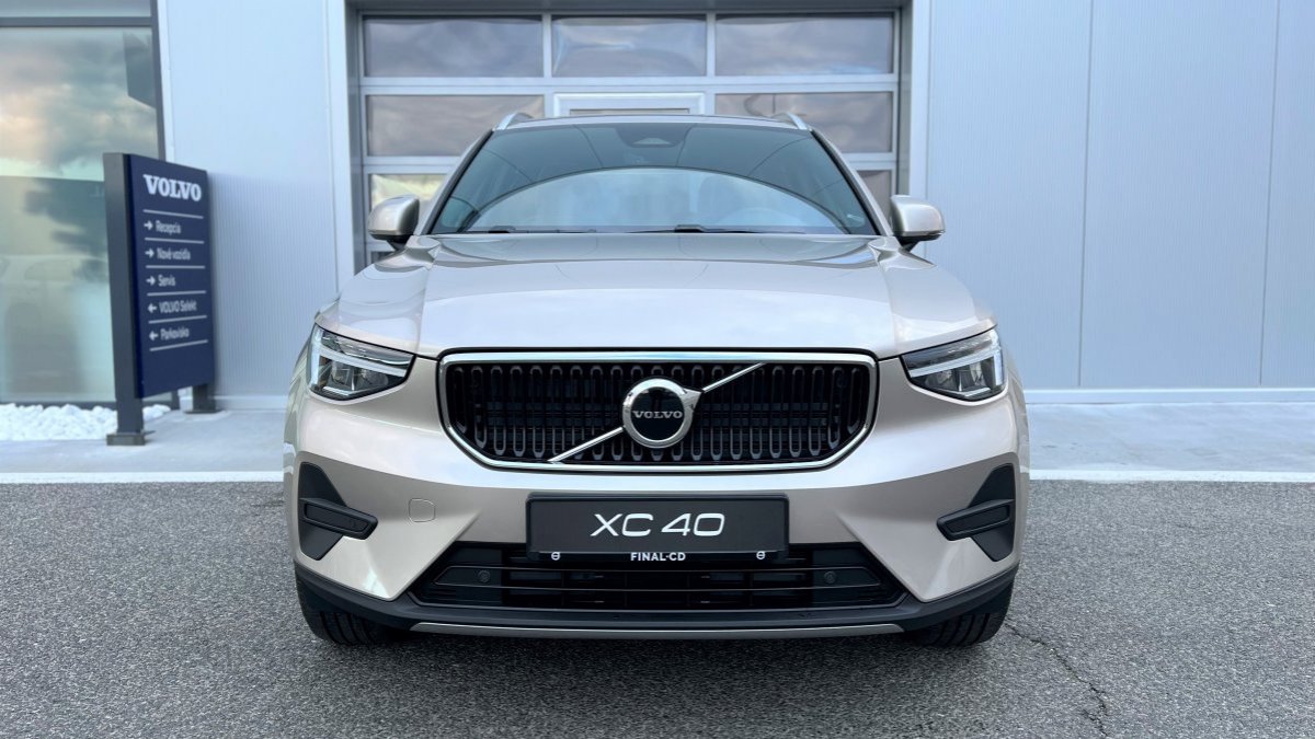 Volvo XC40 B4 Core AT7 AWD DCT 