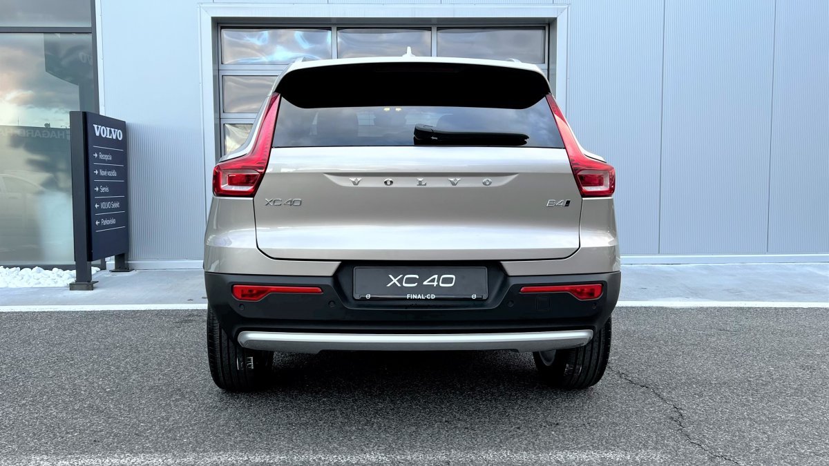 Volvo XC40 B4 Core AT7 AWD DCT 