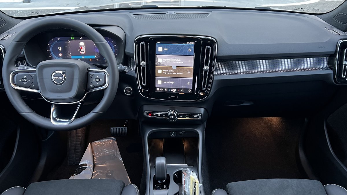 Volvo XC40 B4 Core AT7 AWD DCT 