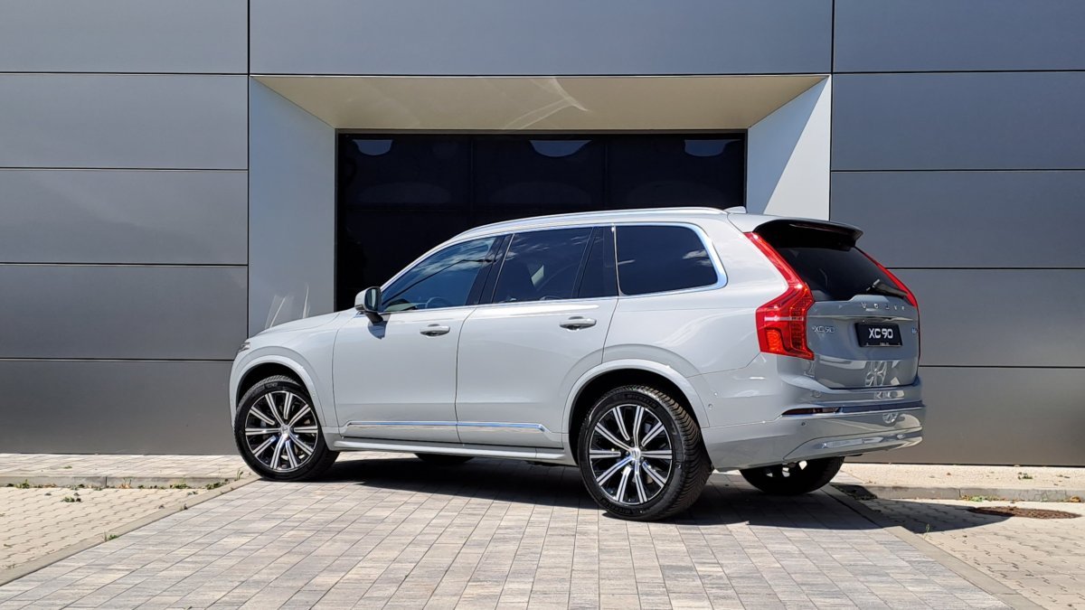 Volvo XC90 B5 (D) PLUS BRIGHT AT8 AWD 7 miest