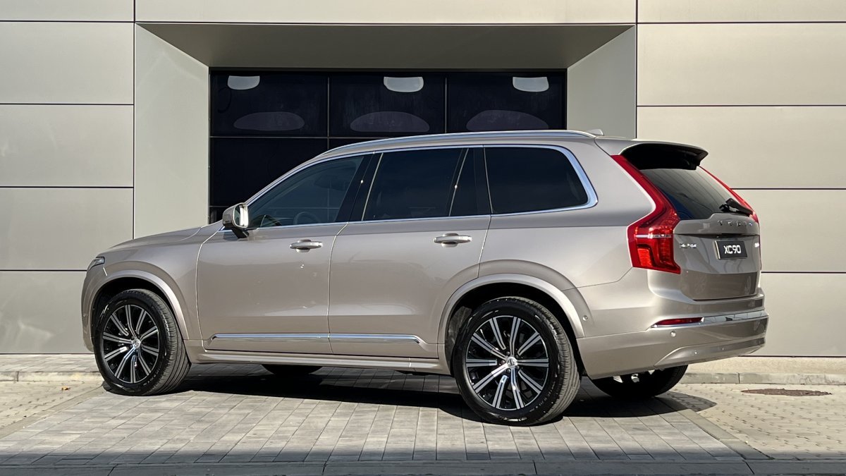 Volvo XC90 B5 (D) PLUS BRIGHT AT8 AWD 7 miest