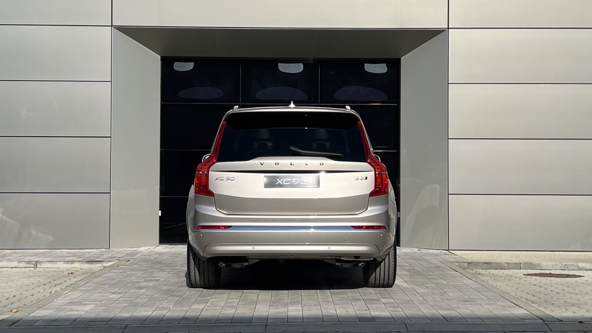 Volvo XC90 B5 (D) PLUS BRIGHT AT8 AWD 7 miest