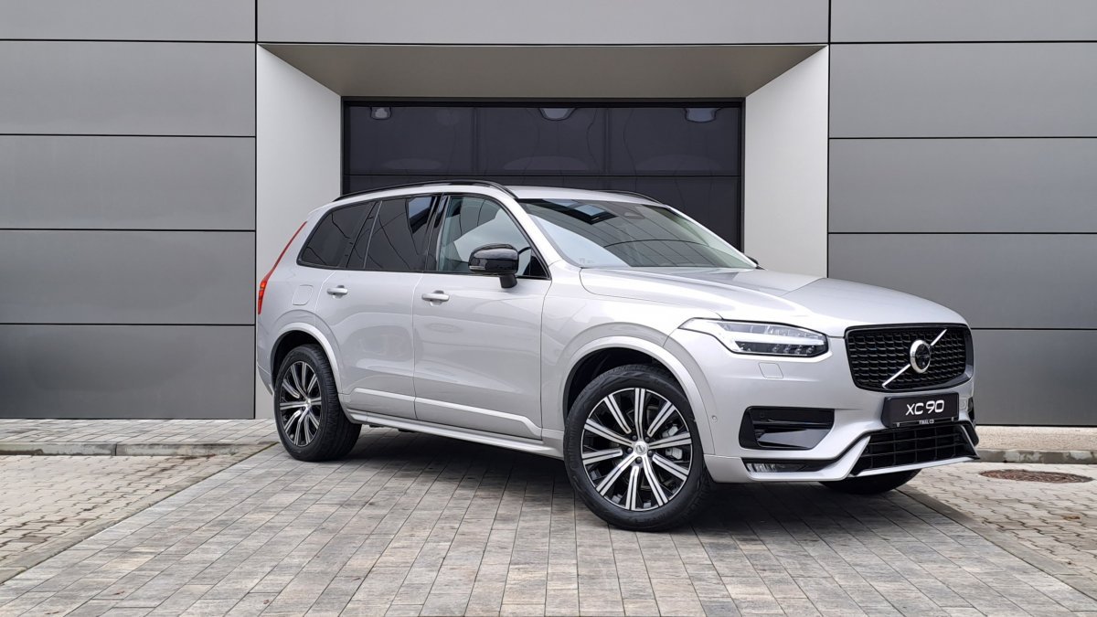 Volvo XC90 B5 (D) PLUS DARK AT8 AWD 7 miest