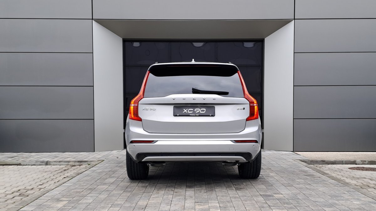 Volvo XC90 B5 (D) PLUS DARK AT8 AWD 7 miest