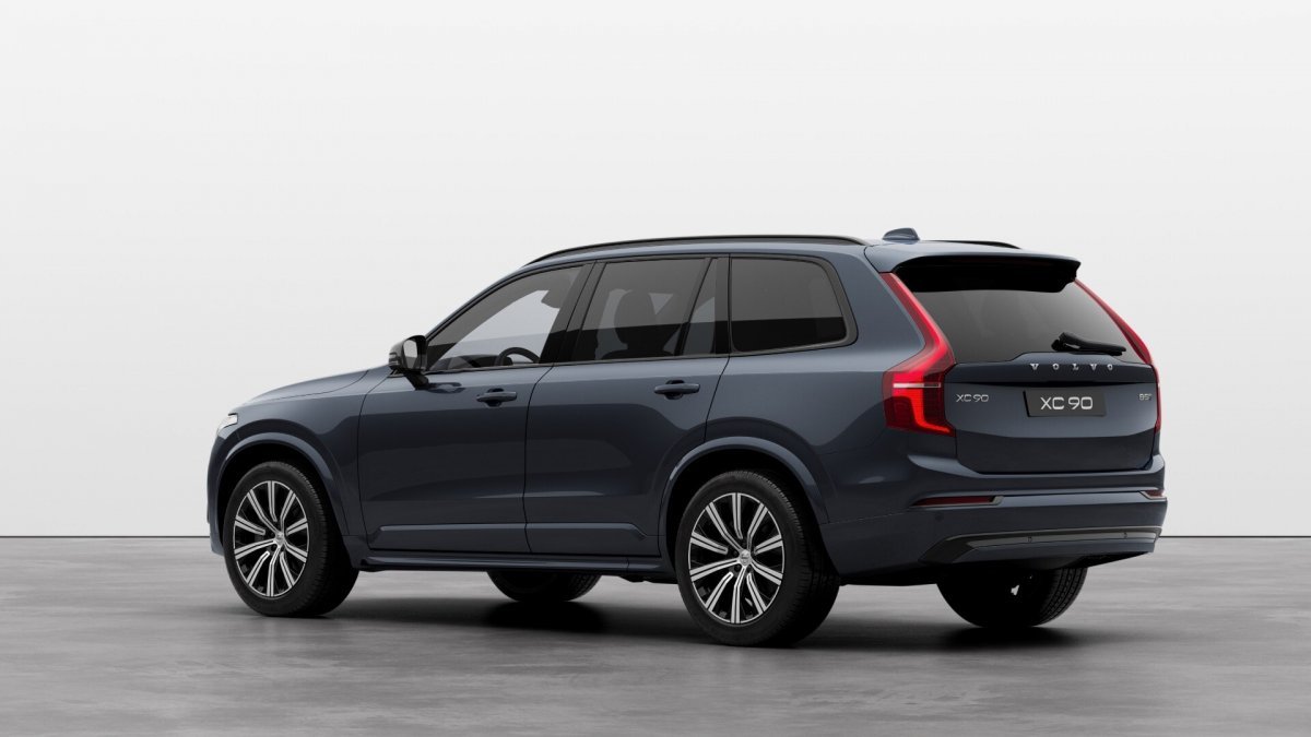 Volvo XC90 B5 (D) PLUS DARK AT8 AWD 7 miest