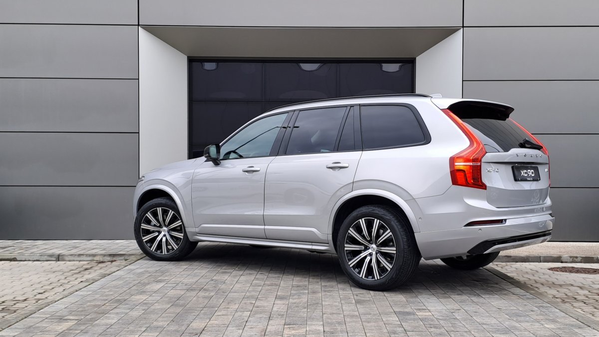 Volvo XC90 B5 (D) PLUS DARK AT8 AWD 7 miest