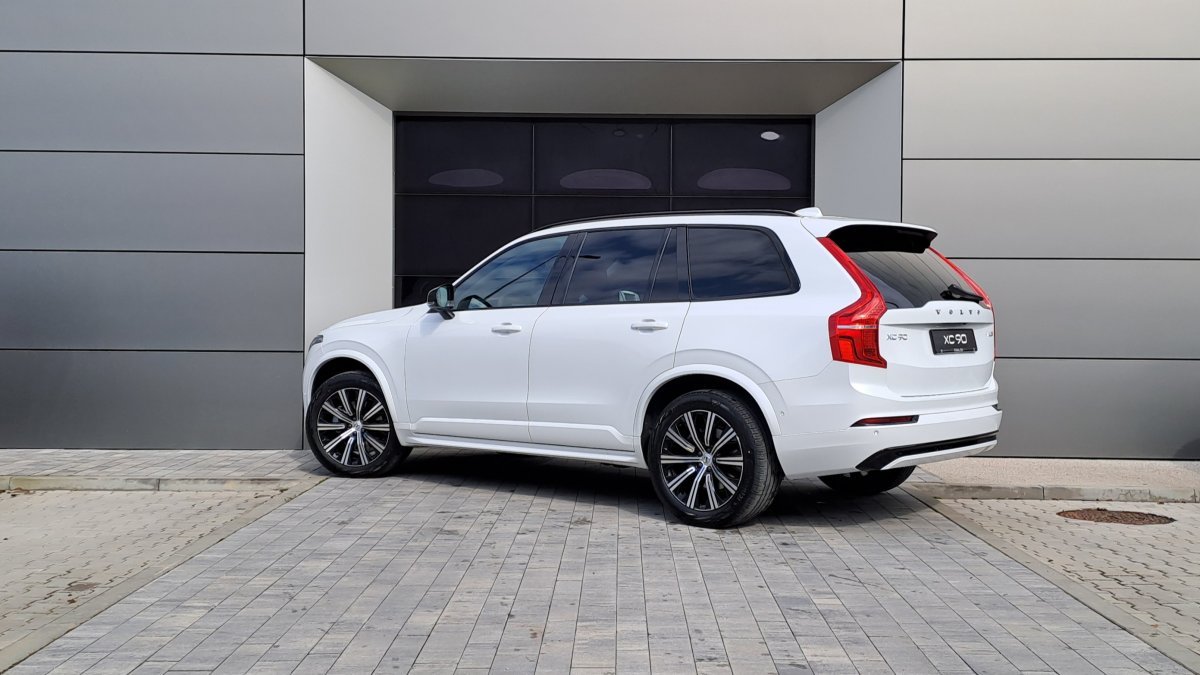 Volvo XC90 B5 (D) PLUS DARK AT8 AWD 7 miest