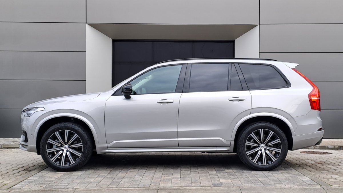 Volvo XC90 B5 (D) PLUS DARK AT8 AWD 7 miest