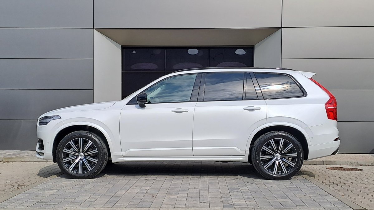 Volvo XC90 B5 (D) PLUS DARK AT8 AWD 7 miest