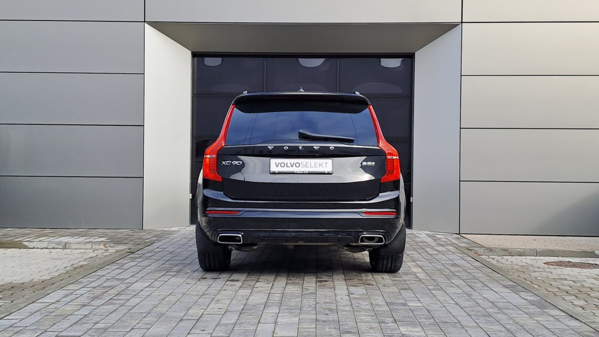 Volvo XC90 B5 (D) R-DESIGN AT8 AWD 7 miest