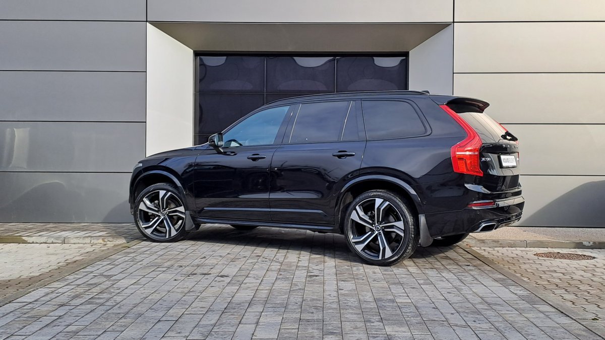 Volvo XC90 B5 (D) R-DESIGN AT8 AWD 7 miest