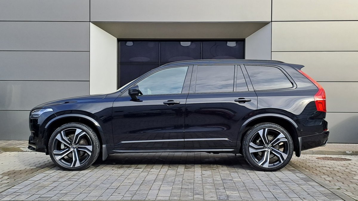 Volvo XC90 B5 (D) R-DESIGN AT8 AWD 7 miest