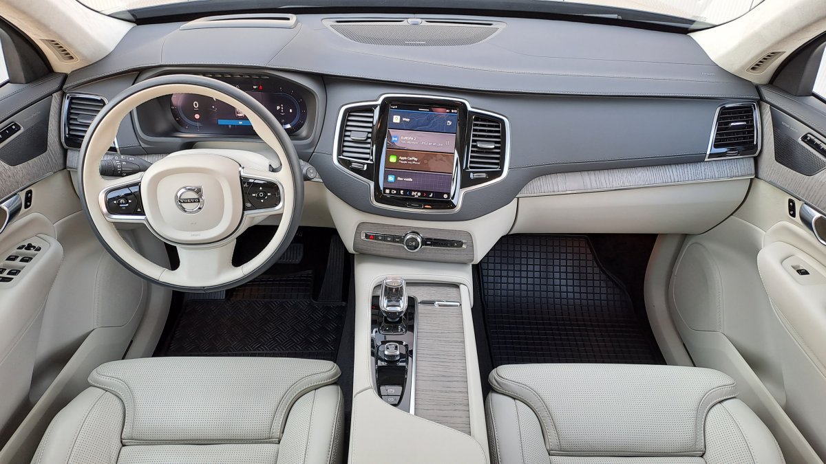 Volvo XC90 B5 (D) ULTIMATE BRIGHT AT8 AWD 7 miest