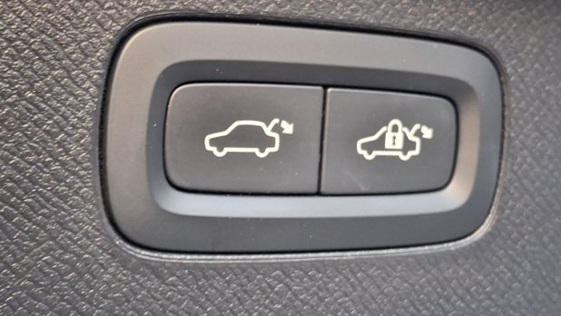 Volvo XC90 hybrid MHEV AWD Momentum + 