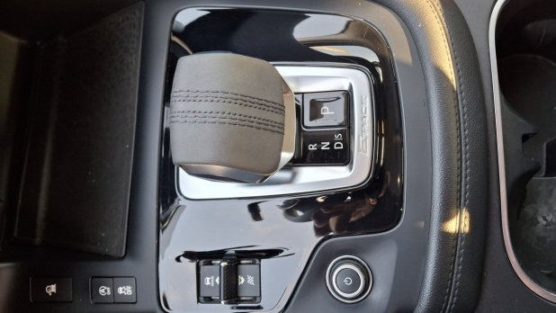 Jaguar E-PACE 2,0 AT .AWD pohon  NM/HEV