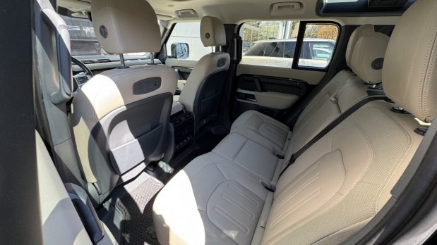 Land Rover Defender 3.0 I6 P400 X-Dynamic SE