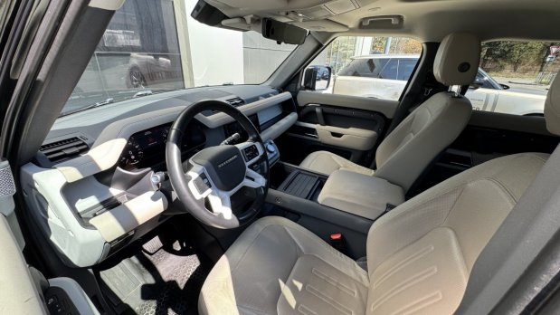 Land Rover Defender 3.0 I6 P400 X-Dynamic SE