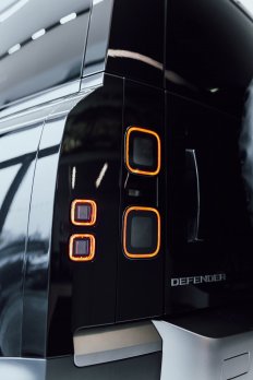 Land Rover Defender 3.0D I6 110 D200 S