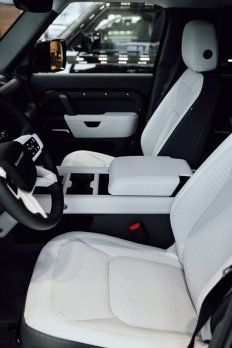 Land Rover Defender 3.0D I6 110 D200 S