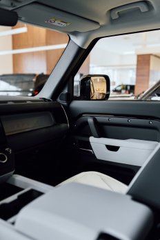 Land Rover Defender 3.0D I6 110 D200 S