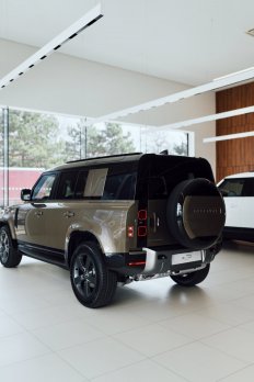 Land Rover Defender 3.0D I6 D200 X-Dynamic SE