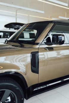 Land Rover Defender 3.0D I6 D200 X-Dynamic SE