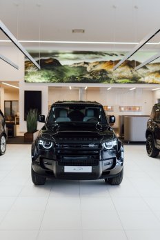 Land Rover Defender 3.0D I6 D250 X-Dynamic SE