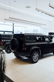 Land Rover Defender 3.0D I6 D250 X-Dynamic SE