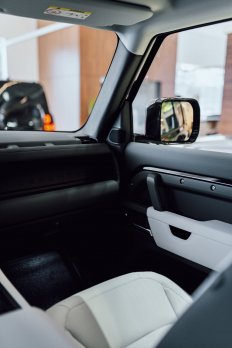 Land Rover Defender 3.0D I6 D250 X-Dynamic SE