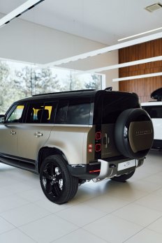 Land Rover Defender 3.0D I6 X-Dynamic HSE MHEV AWD