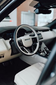 Land Rover Range Rover Velar 3.0D I6 MHEV AWD R-Dynamic SE