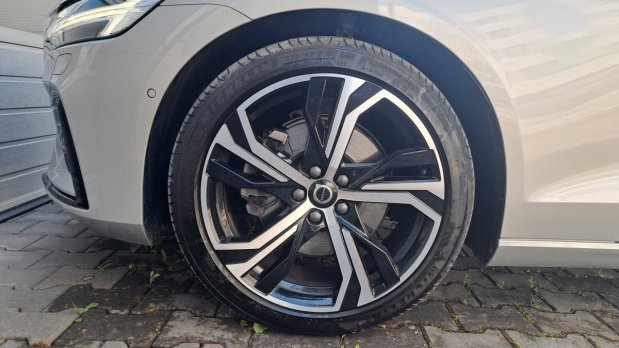 Volvo V60 B4 (P) PLUS DARK AT7 FWD