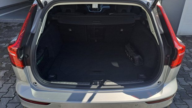 Volvo V60 B4 (P) PLUS DARK AT7 FWD