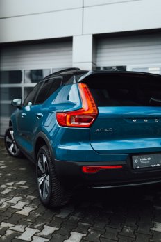 Volvo XC40 Elektrický RECHARGE TWIN PLUS