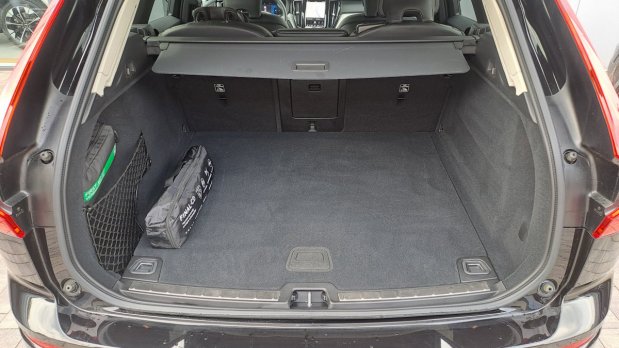 Volvo XC60 B5 (P) Plus Dark AT8 AWD