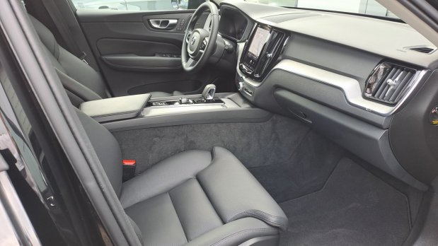 Volvo XC60 B5 (P) Plus Dark AT8 AWD
