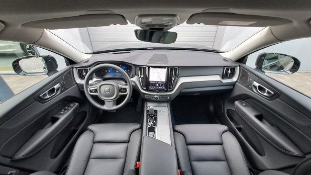 Volvo XC60 B5 (P) Plus Dark AT8 AWD