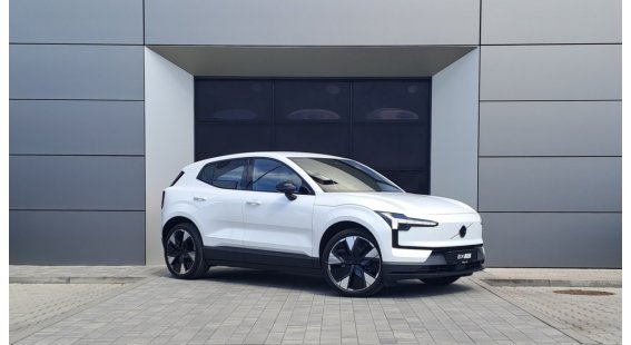 Volvo EX30 Elektrický Single Motor Extended Range Elektric Plus