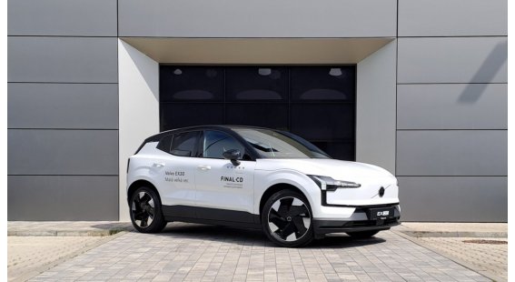 Volvo EX30 Elektrický Twin Motor Performance Plus