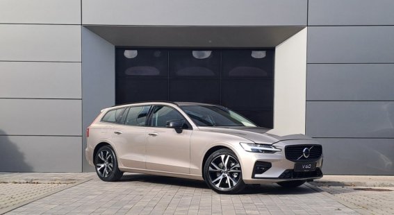 Volvo V60 B4 (P) PLUS DARK AT7 FWD