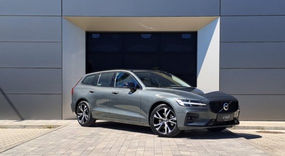 Volvo V60 B4 (P) PLUS DARK AT7 FWD