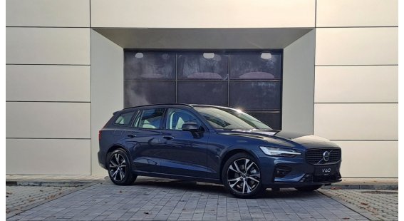 Volvo V60 B4 (P) PLUS DARK AT7 FWD Volvo V60 B4 (P) PLUS DARK AT7 FWD