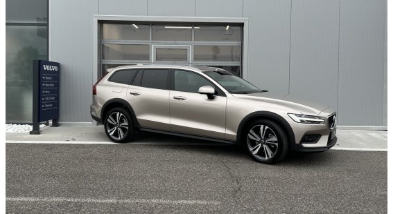 Volvo V60 CROSS COUNTRY B4 Plus Bright 