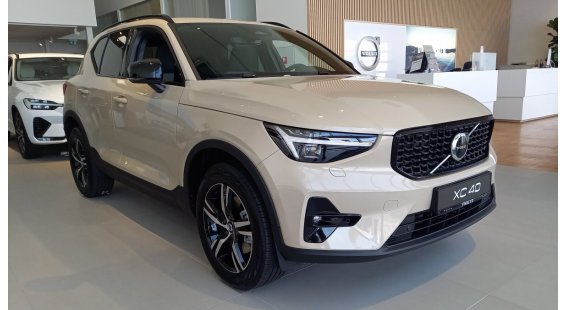 Volvo XC40 B3 PLUS DARK AT7 FWD