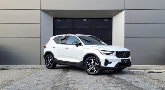 Volvo XC40 B3 PLUS DARK AT7 FWD