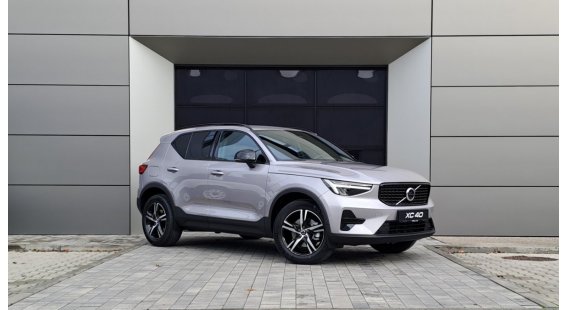 Volvo XC40 B3 PLUS Dark AT7 FWD