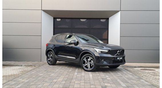 Volvo XC40 B3 PLUS Dark AT7 FWD Volvo XC40 B3 PLUS Dark AT7 FWD