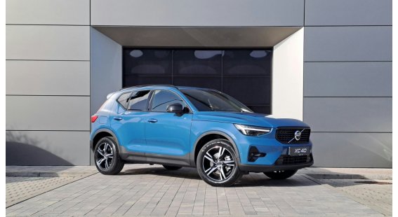 Volvo XC40 B3 PLUS Dark AT7 FWD