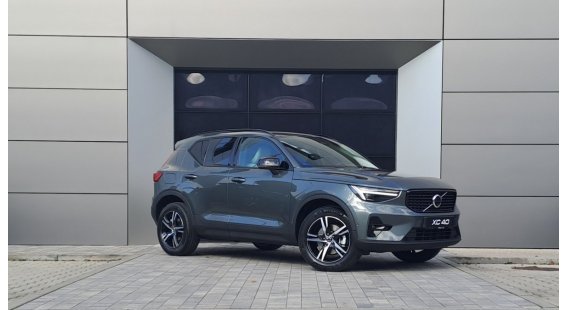 Volvo XC40 B3 PLUS Dark AT7 FWD